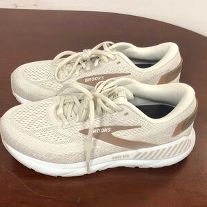 Brooks Women's Ariel GTS Sz 10